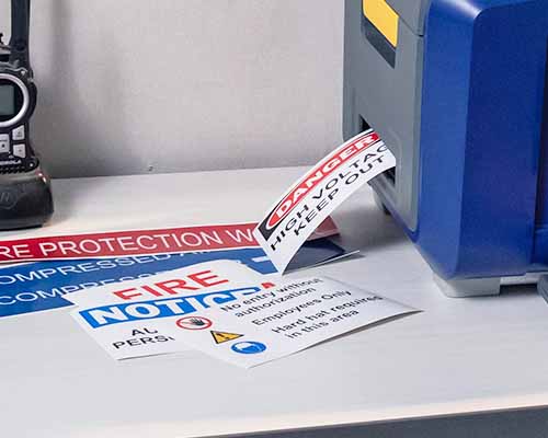 De S3700 print verschillende meerkleurige labels.