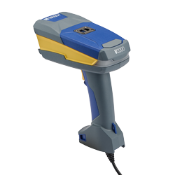 Een Brady V2200 industriële barcodelezer met kabel.